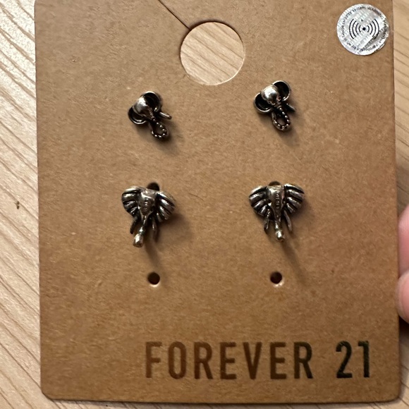 Stud Earrings bundle - Picture 2 of 5